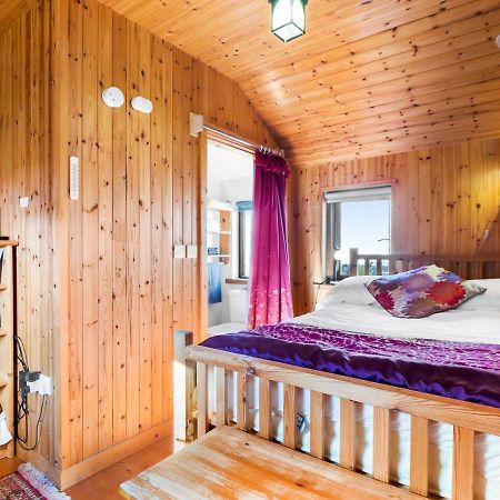 فيلا Seaside Log Cabin, Carna المظهر الخارجي الصورة